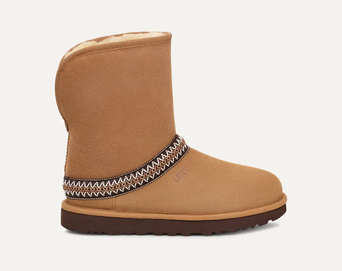 UGG™ Classic Short Crescent Chestnut